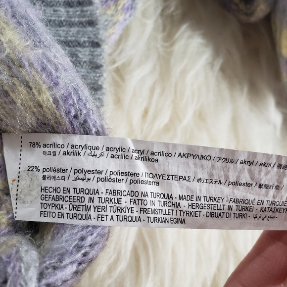 VGUC Berskha Mock Neck Argyle Patterned Pastel Gray Purple Sweater Size Small - Picture 10 of 13